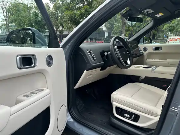 Li Auto L8 2025