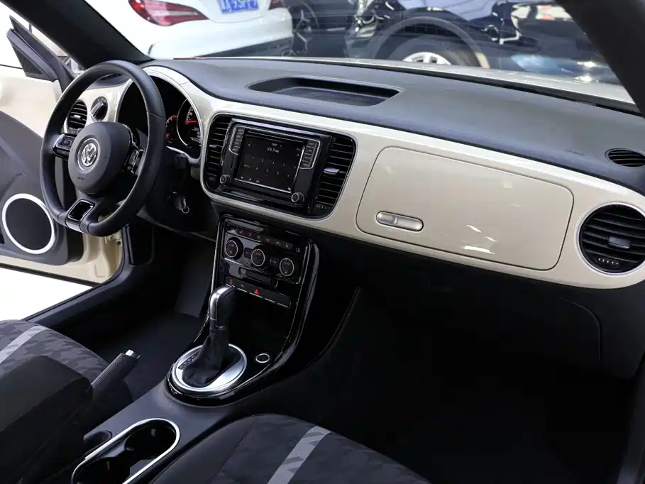 Volkswagen Beetle 2020 — фото 15