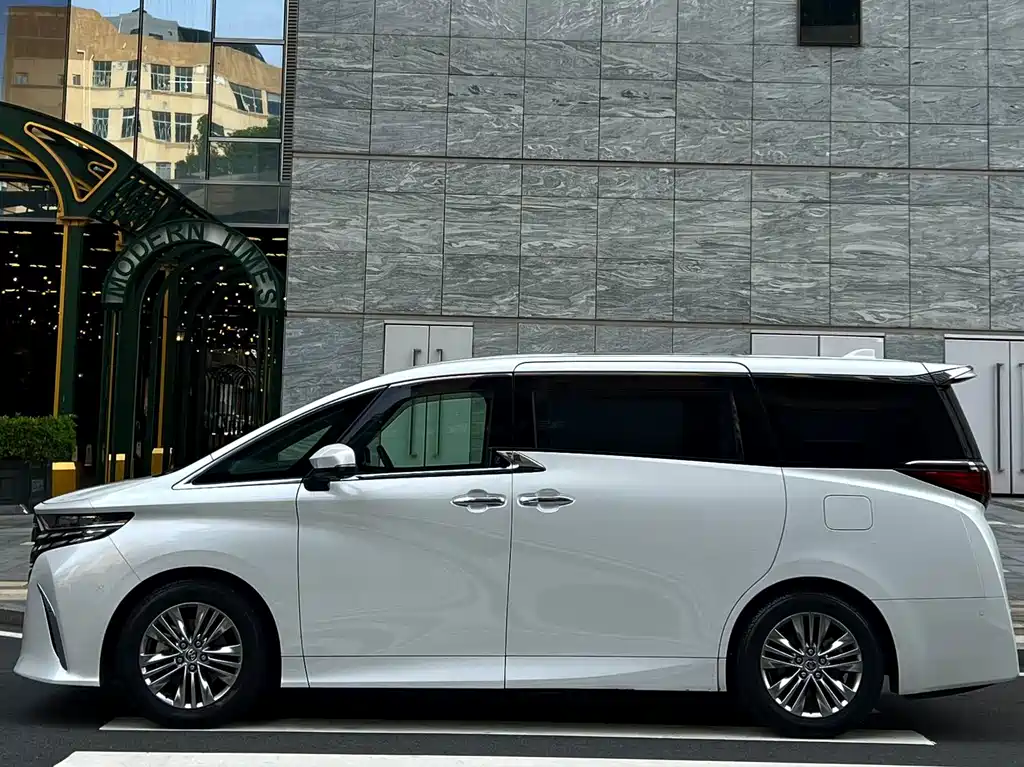 Toyota Alphard 2026 — фото 3
