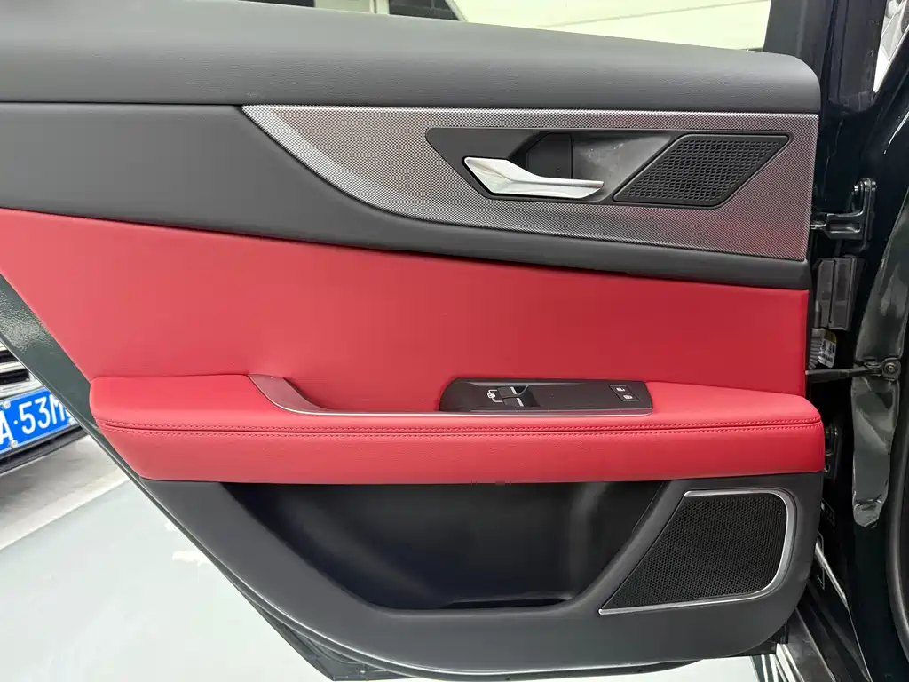 Jaguar XEL 2023 — фото 11