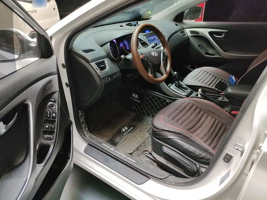 Hyundai Elantra Langdong 2015 — фото 12