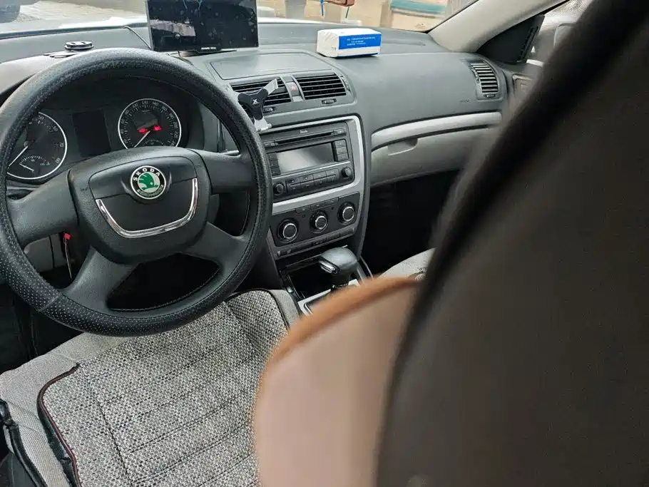 Skoda Octavia 2011 — фото 12