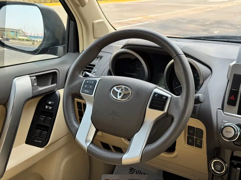 Toyota Prado 2015 — фото 8