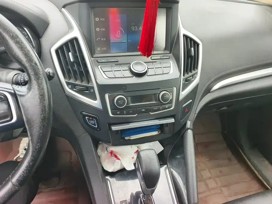 Dongfeng Fengshen AX7 2016 — фото 13