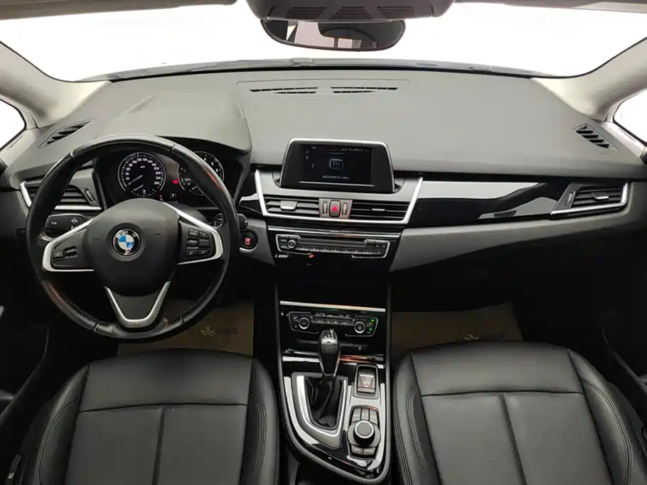 BMW 2 Series Active Tourer 2019 — фото 12