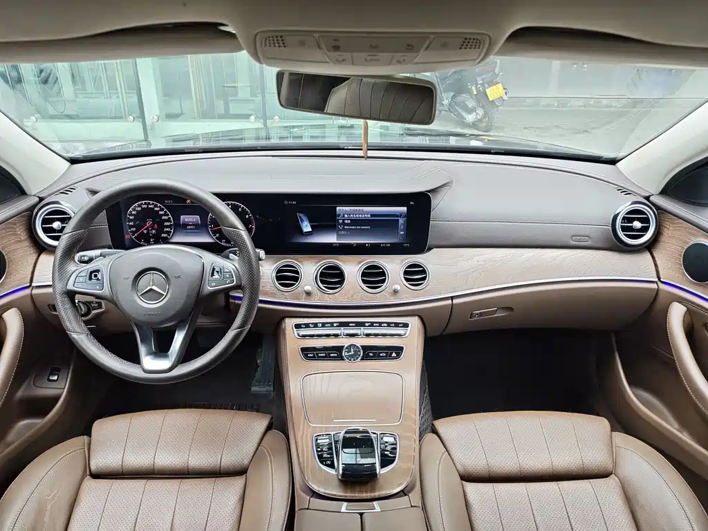 Mercedes-Benz E-Class 2018 — фото 14