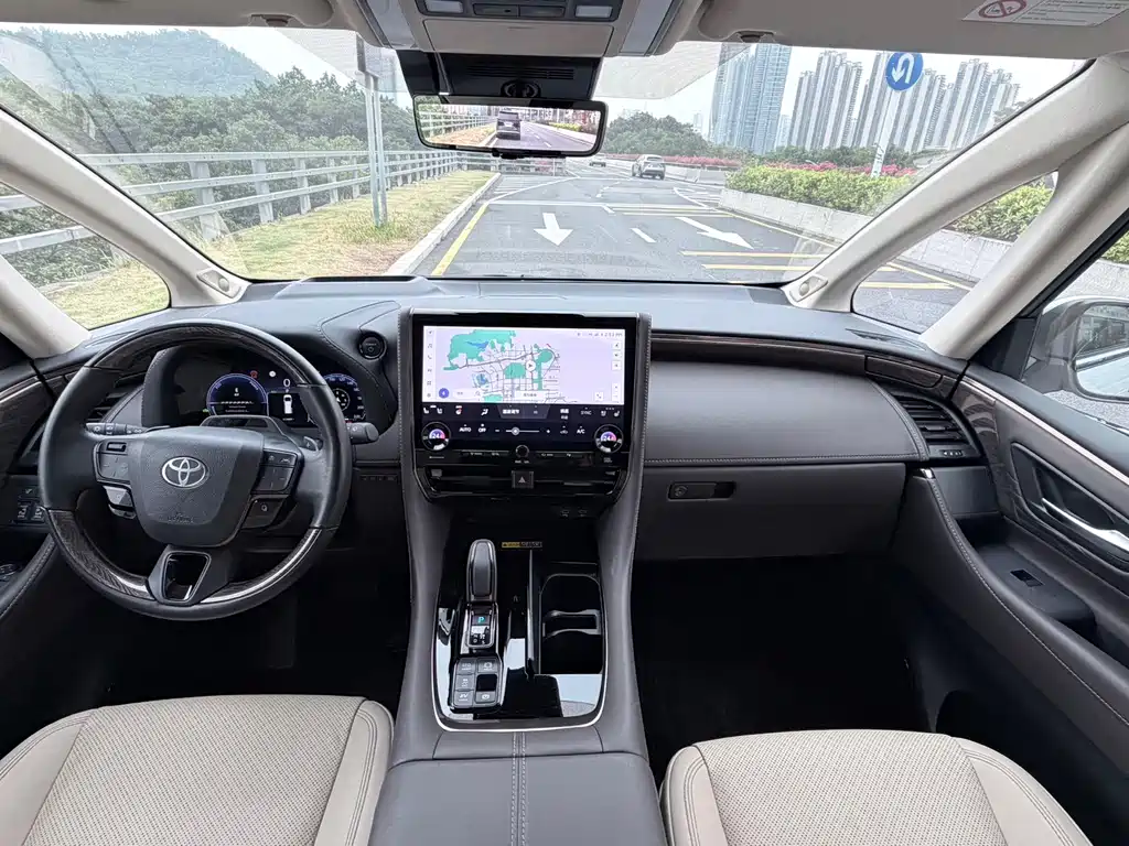 Toyota Alphard 2023 — фото 12