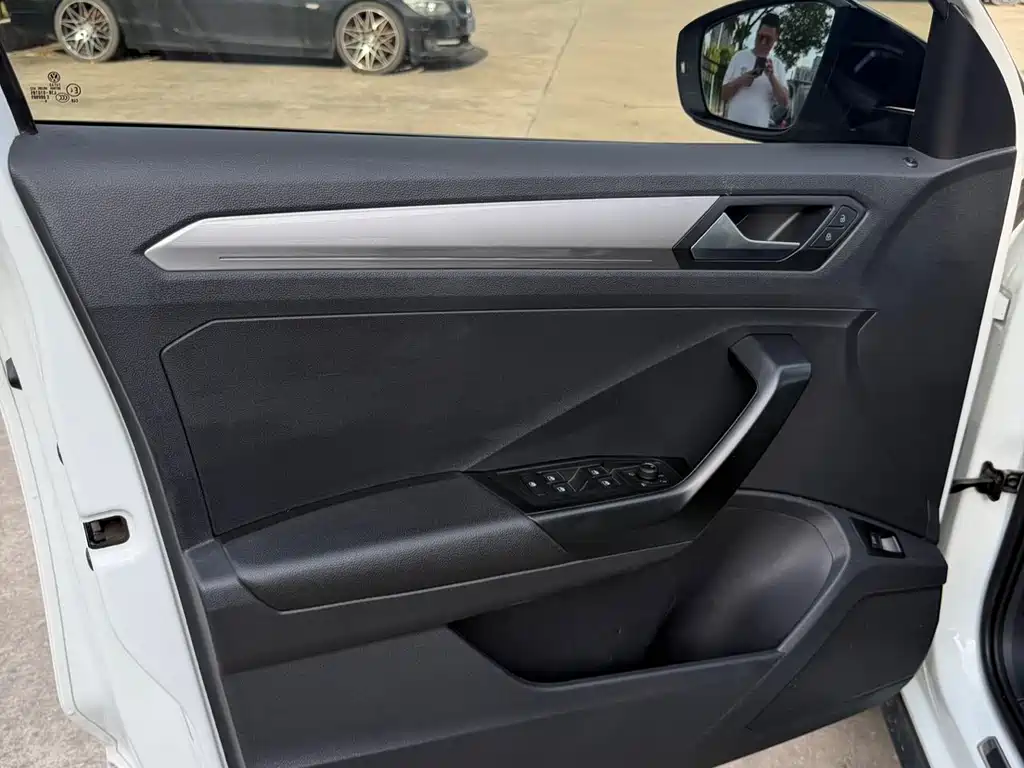 Volkswagen T-Roc 2021 — фото 13
