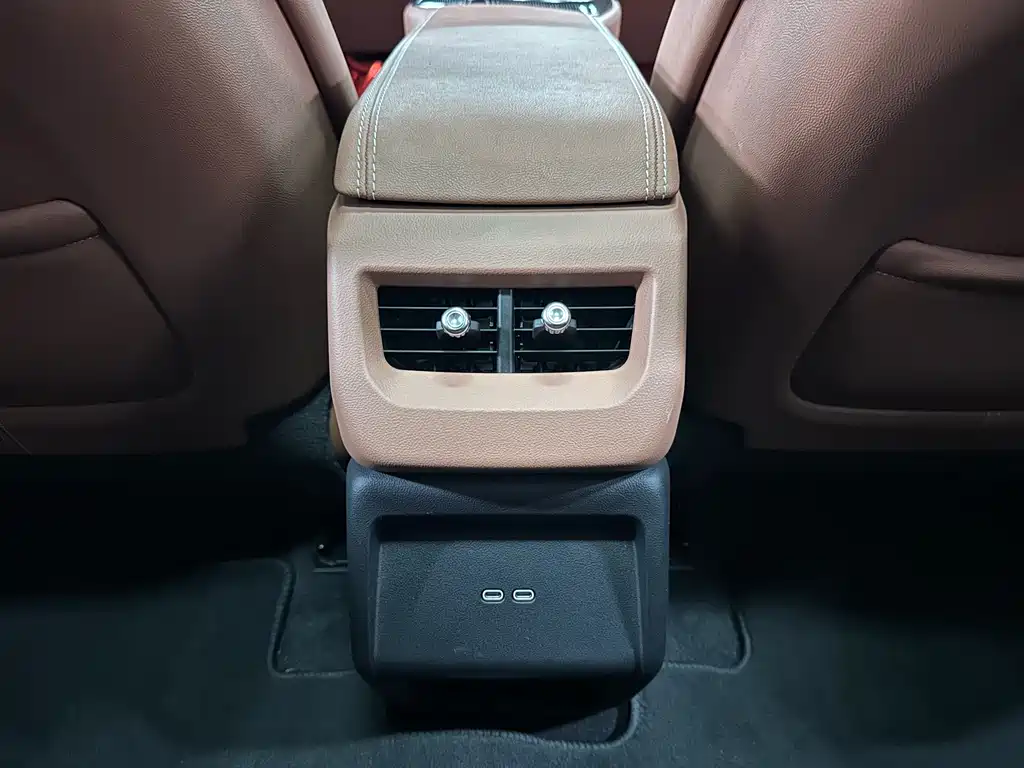 Cadillac IQ 2025 — фото 18