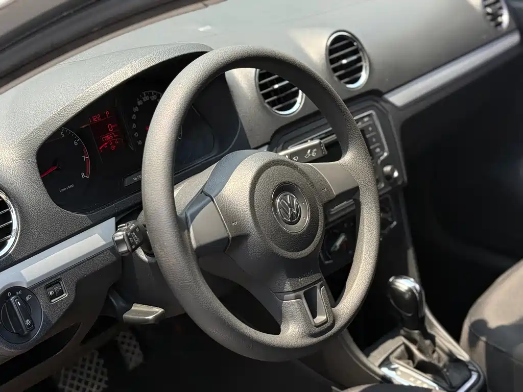 Volkswagen Jetta 2015 — фото 11