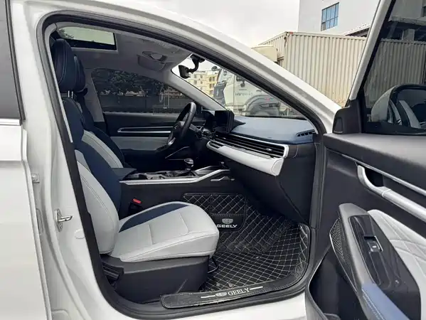 Geely Emgrand 2022