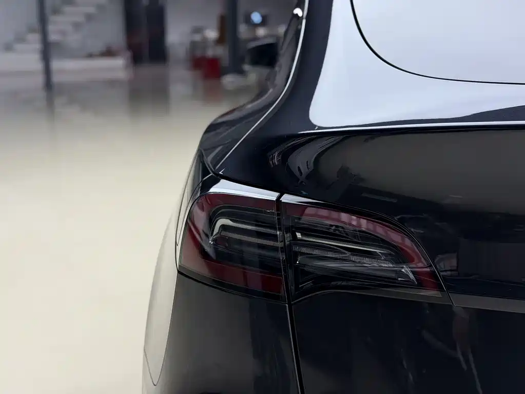 Tesla Model Y 2024 — фото 10