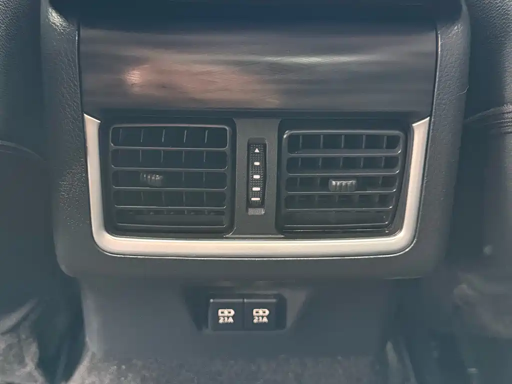 Toyota Camry 2023 — фото 14