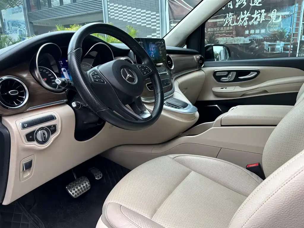 Mercedes-Benz V-Class 2022 — фото 4