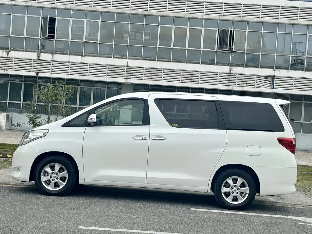Toyota Alphard 2011 — фото 21