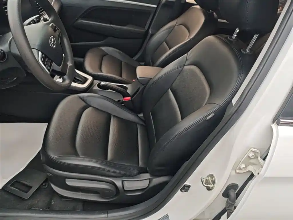 Hyundai Elantra 2018 — фото 15