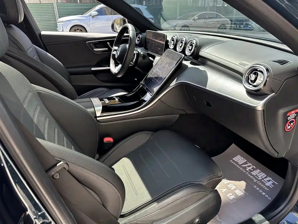 Mercedes-Benz C-Class 2023 — фото 12