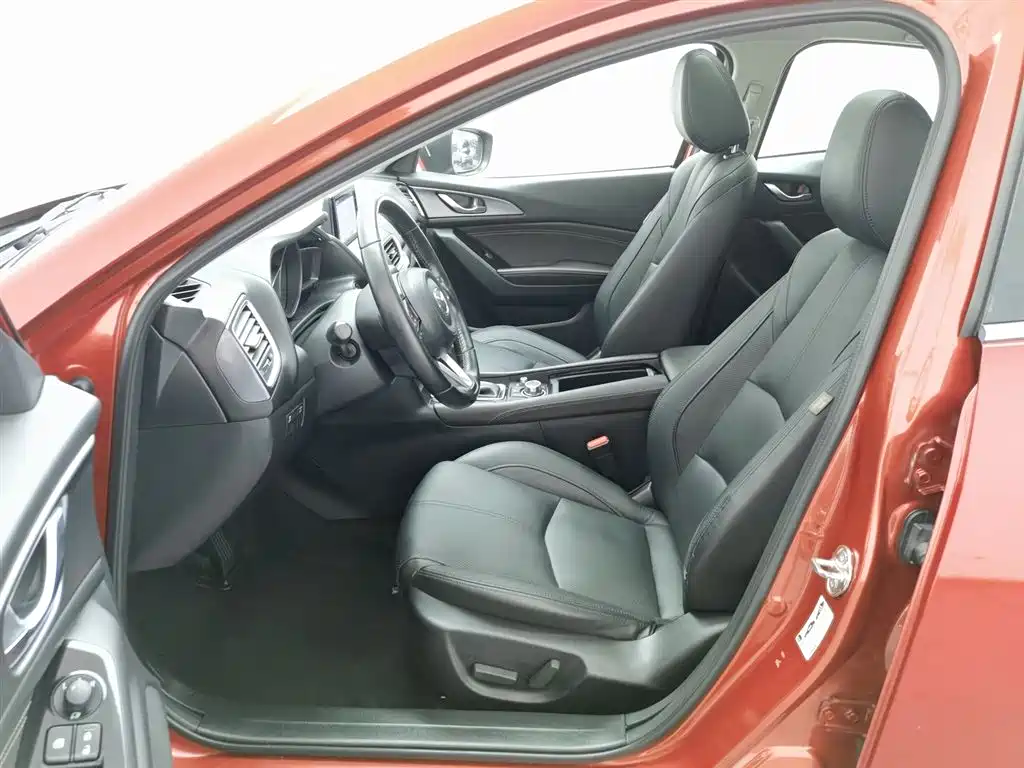 Mazda 3 Axela 2018 — фото 10