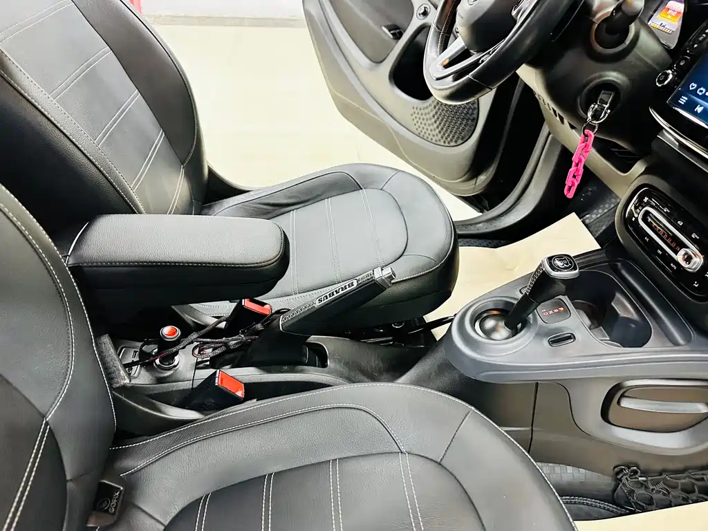 smart Fortwo 2018 — фото 47
