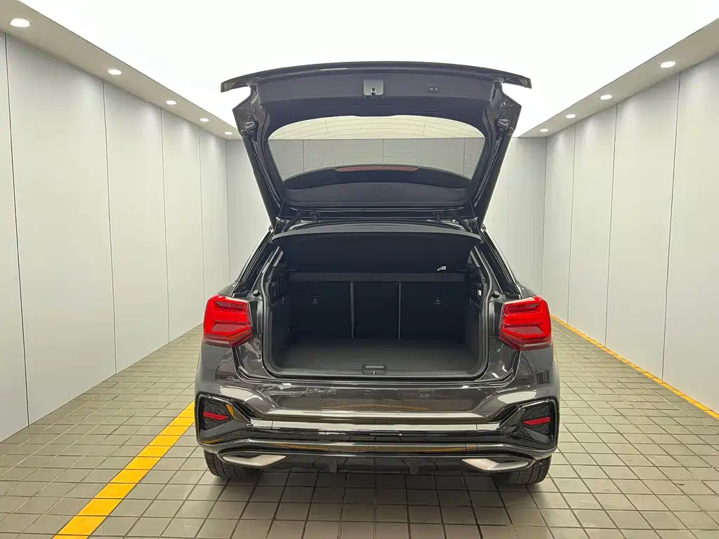 Audi Q2L 2022 — фото 19