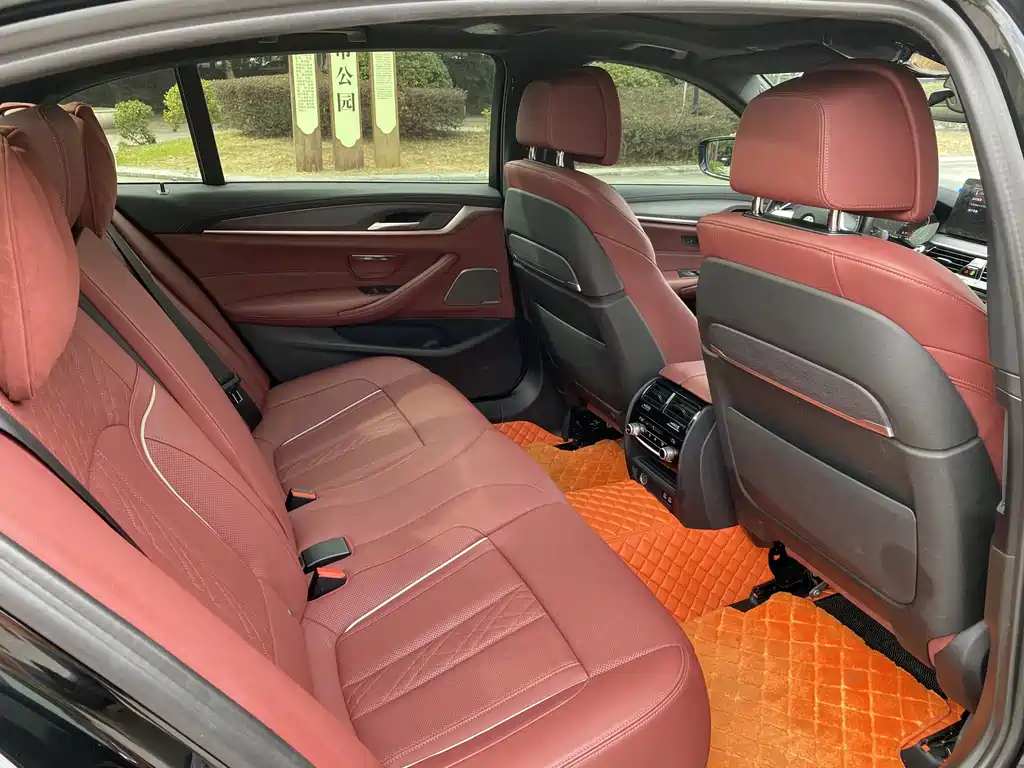 BMW 5 Series 2022 — фото 16