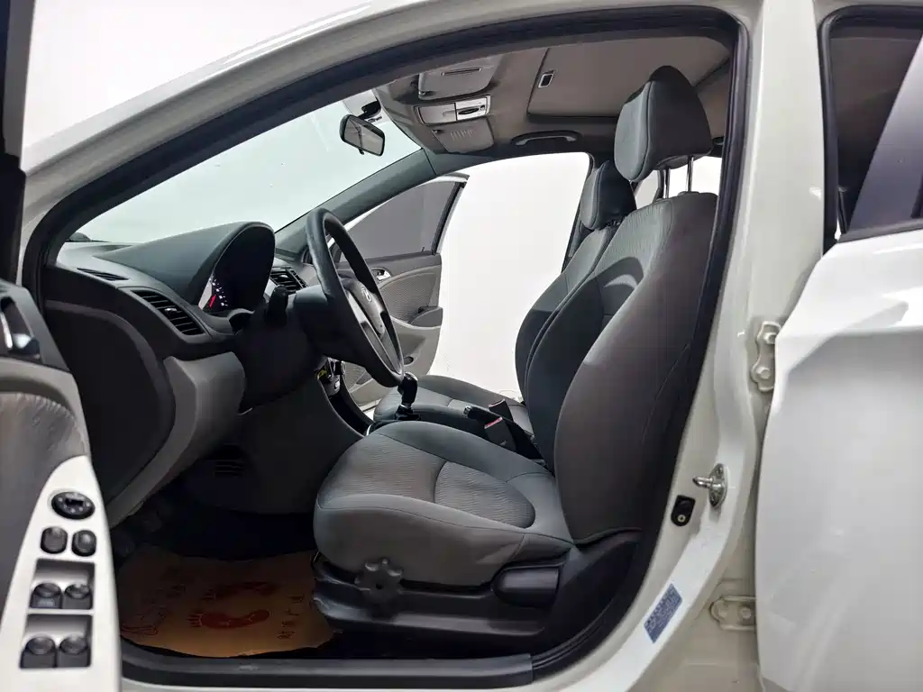 Hyundai Accent 2013 — фото 11