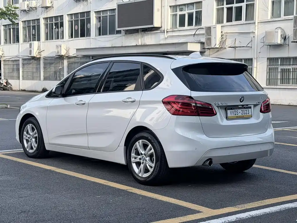BMW 2 Series Station Wagon 2017 — фото 5