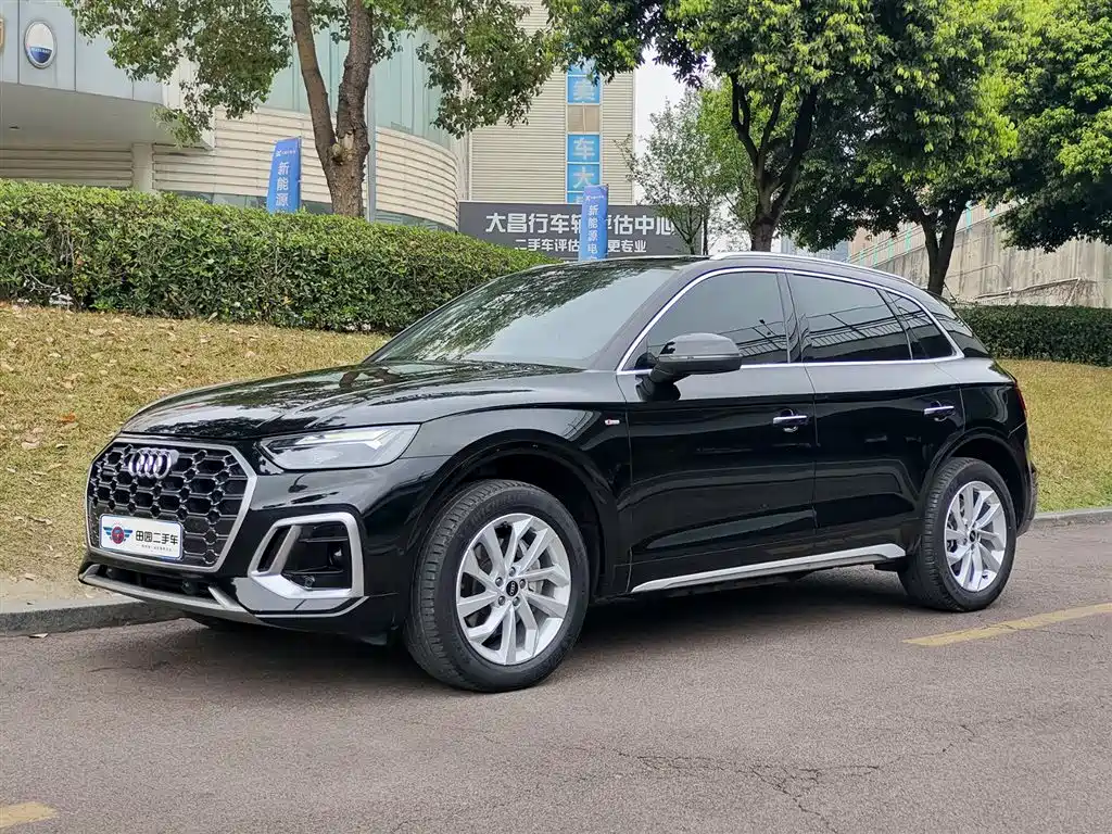Audi Q5L 2023 — фото 1