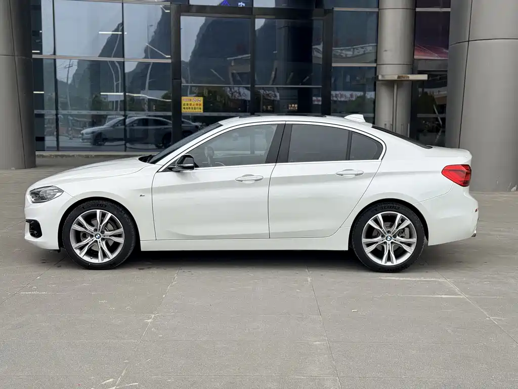 BMW 1 Series 2018 — фото 4