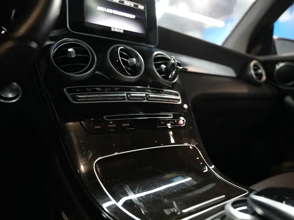 Mercedes-Benz GLC 2018 — фото 14