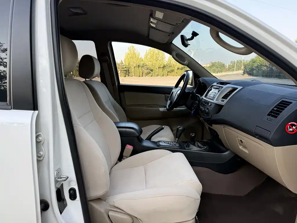Toyota Fortuner 2016 — фото 11