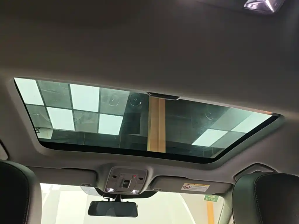 Audi Q2L E-Tron 2020 — фото 18