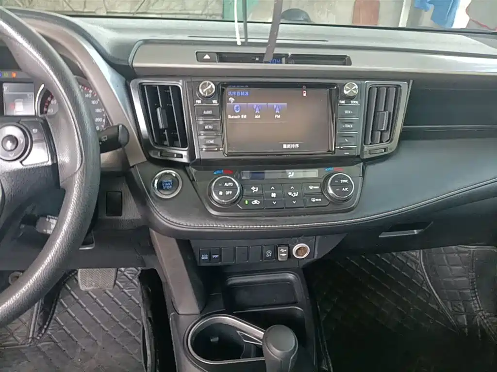 Toyota RAV4 2019 — фото 13