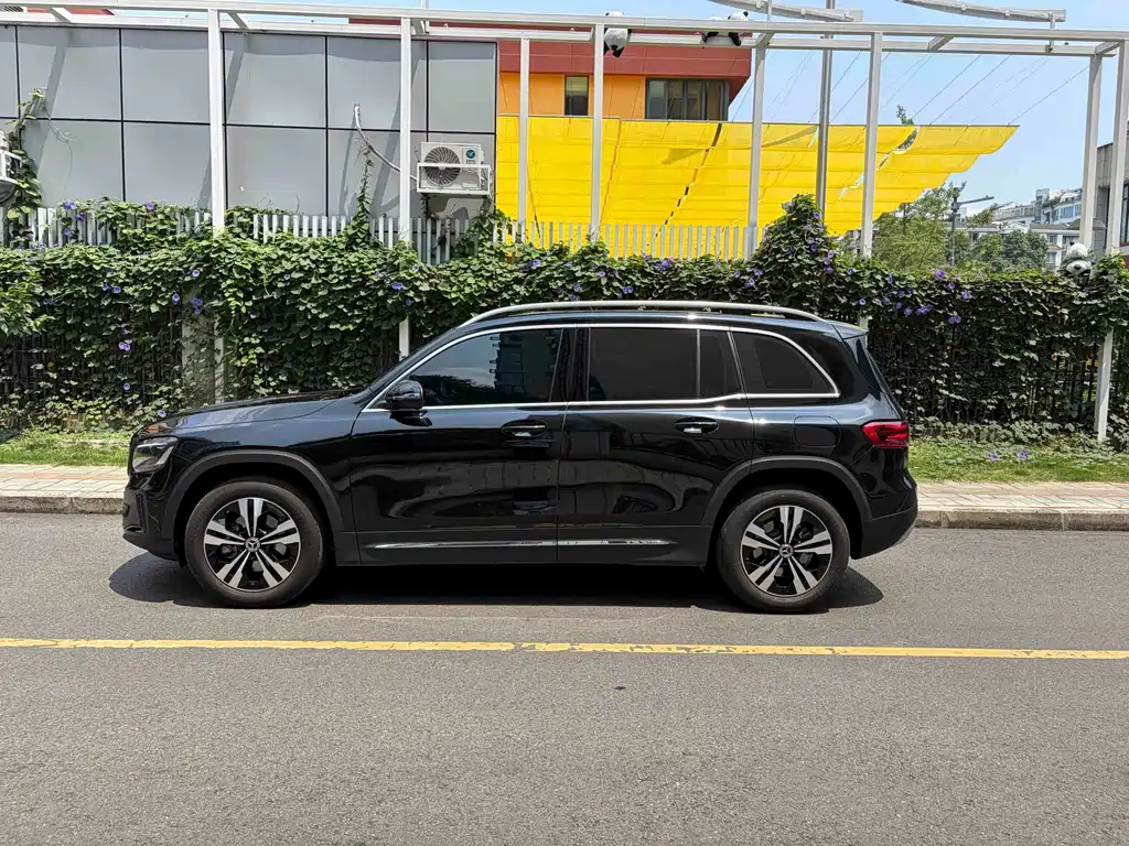 Mercedes-Benz GLB 2024