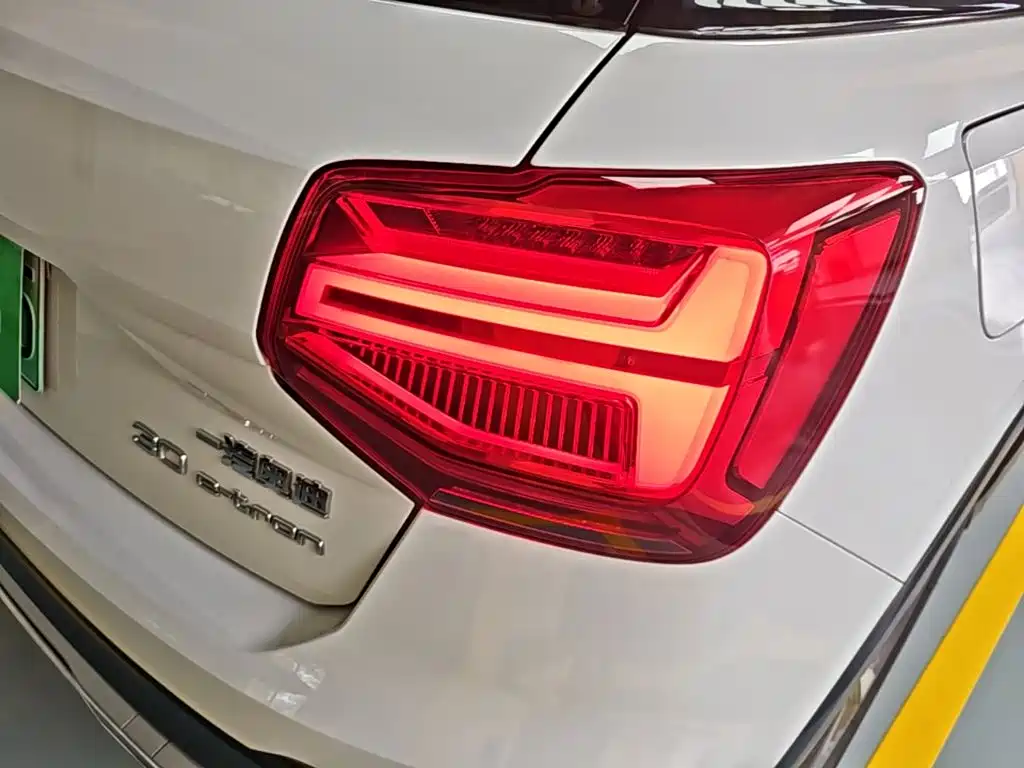 Audi Q2L E-Tron 2020 — фото 8