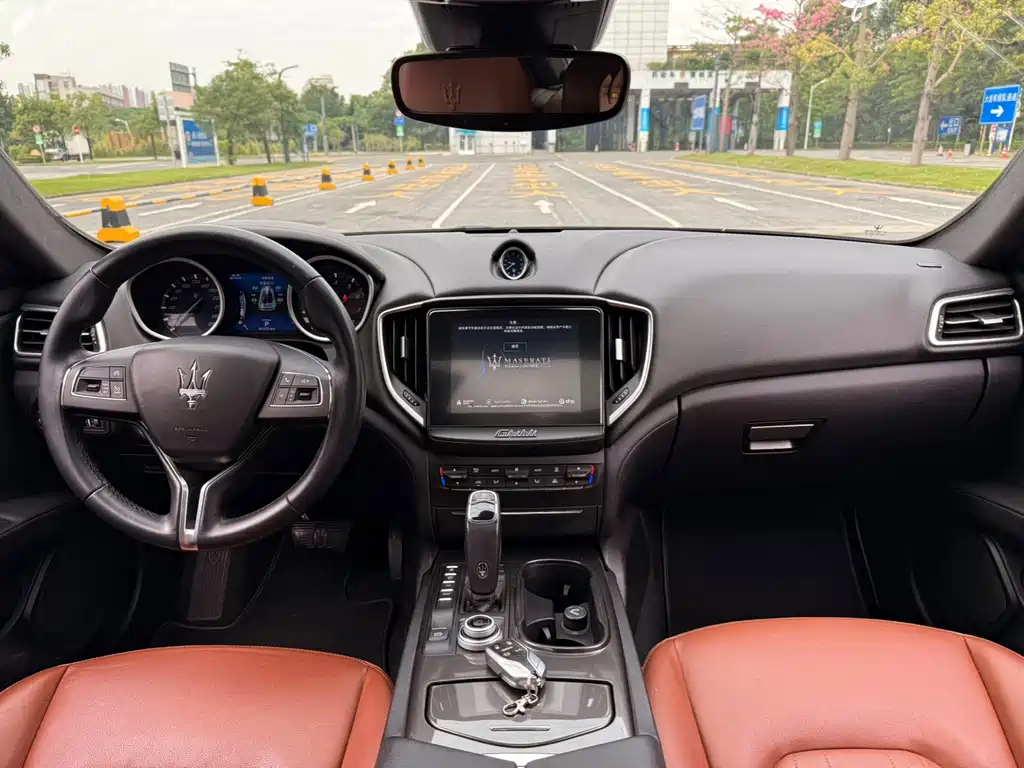 Maserati Ghibli 2019 — фото 11