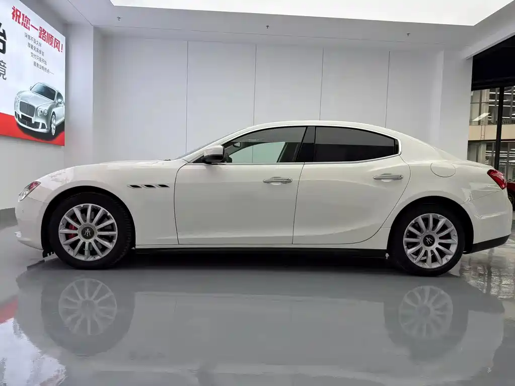 Maserati Ghibli 2017 — фото 10