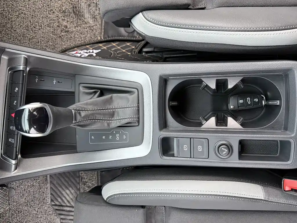 Audi Q3 2023 — фото 24