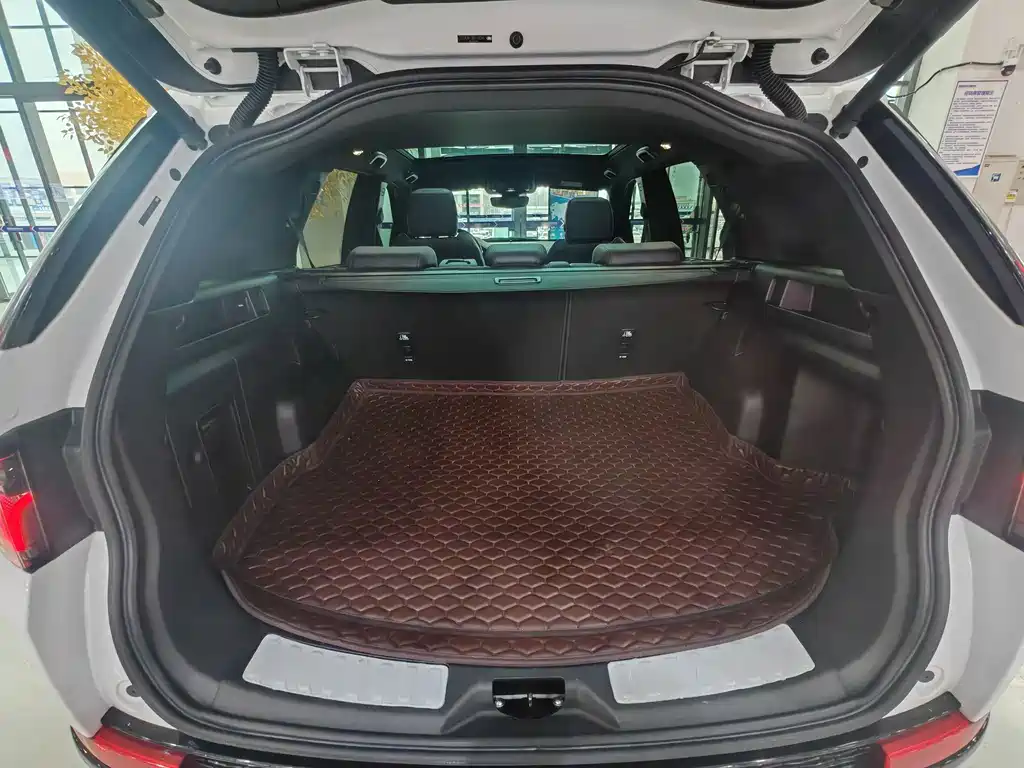 Land Rover Discovery Sport 2023 — фото 25