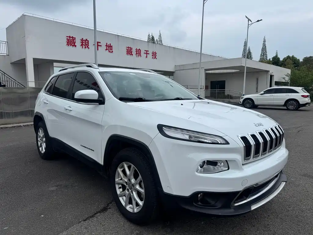 Jeep Cherokee 2016 — фото 3