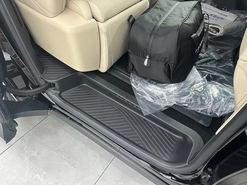Toyota Alphard — фото 18