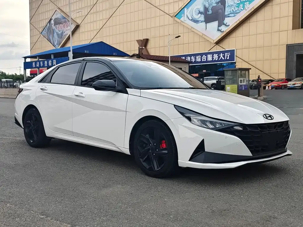 Hyundai Elantra 2022