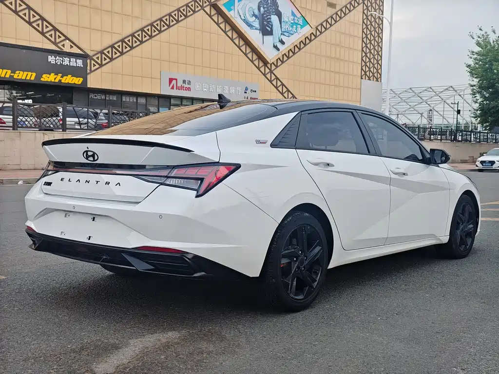 Hyundai Elantra 2022