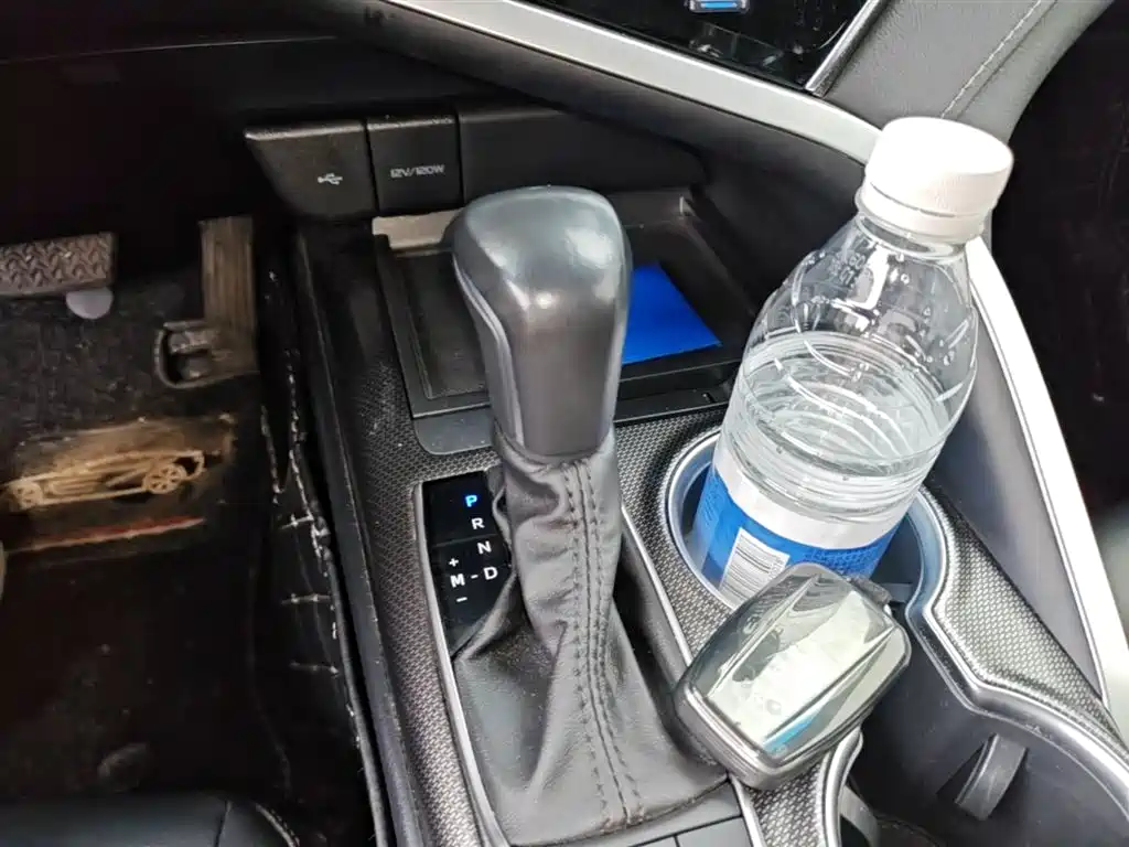 Toyota Camry 2022 — фото 14