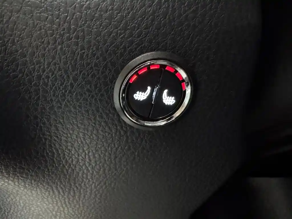 Toyota Yaris L 2023 — фото 12