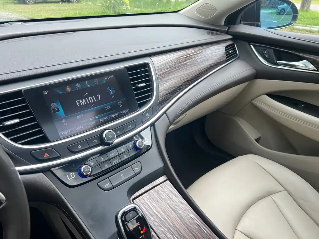 Buick LaCrosse 2017 — фото 21