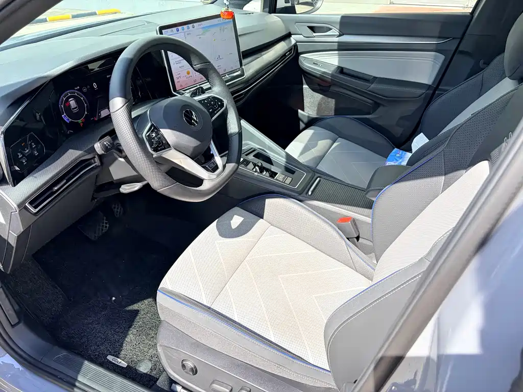Volkswagen Golf 2025