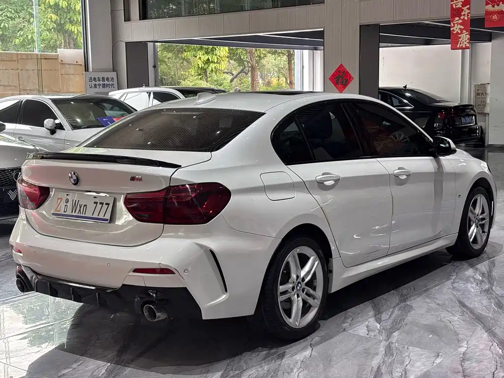 BMW 1 Series 2019 — фото 32