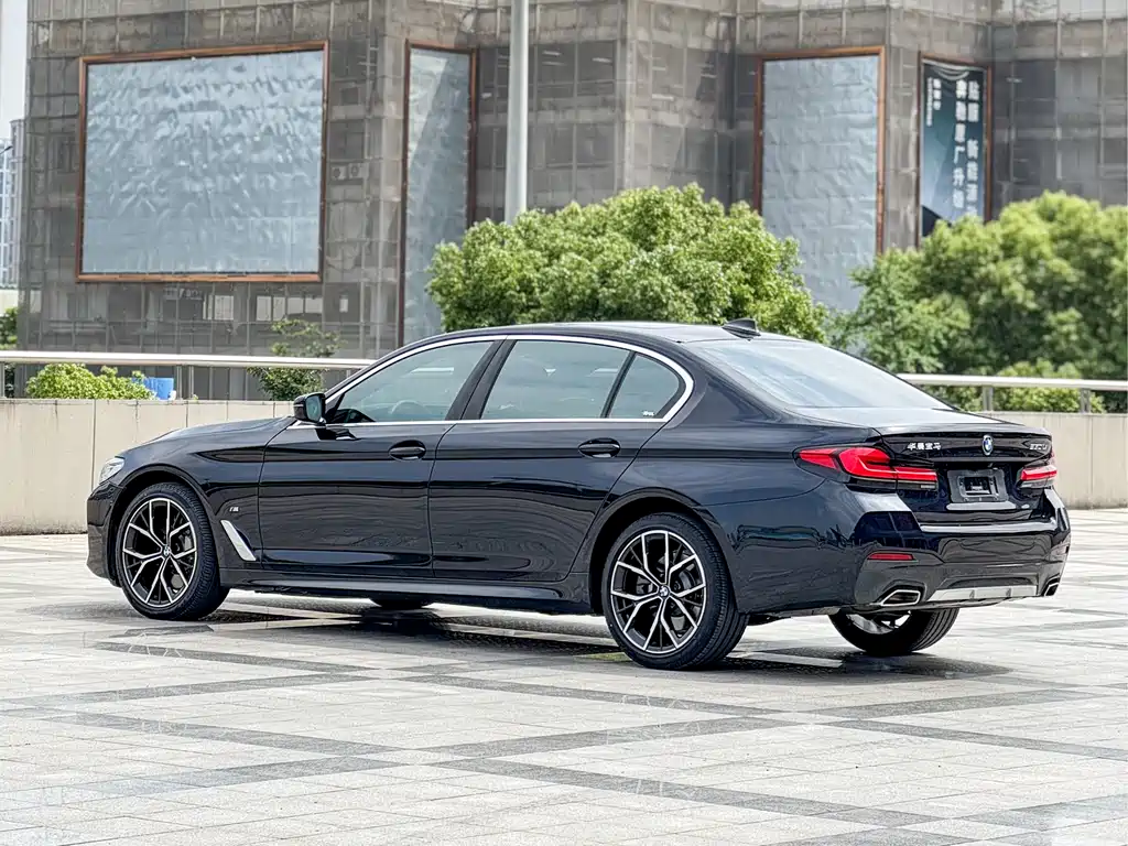 BMW 5 Series 2022 — фото 13