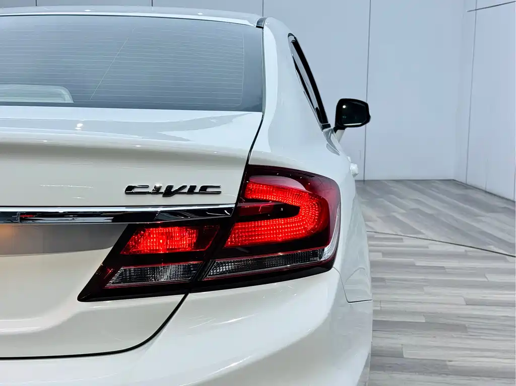 Honda Civic 2015 — фото 22
